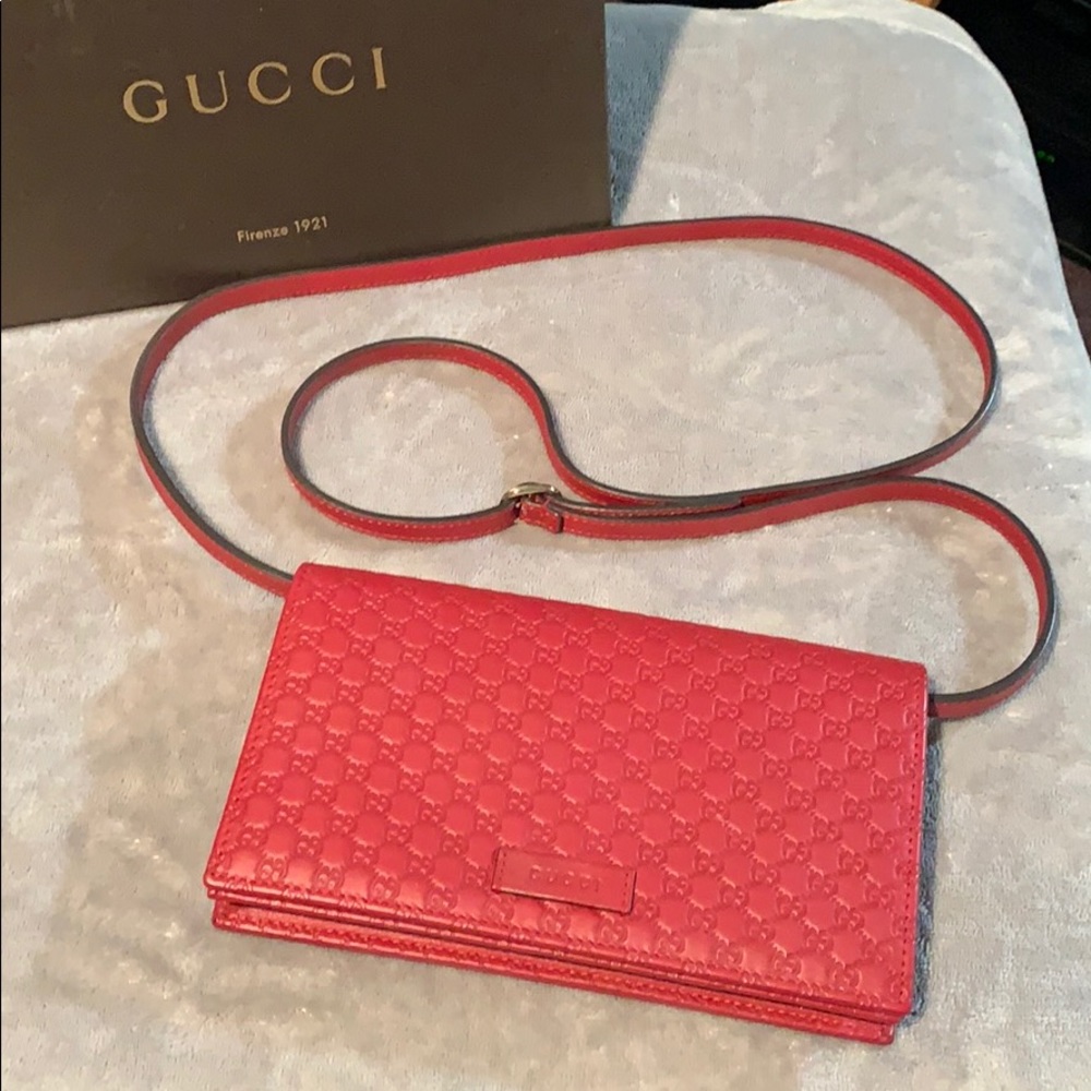 Red Monogram GUCCI crossbody !!